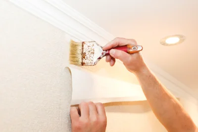 Pose de papier peint au Menoux — revêtements muraux et toiles de verre